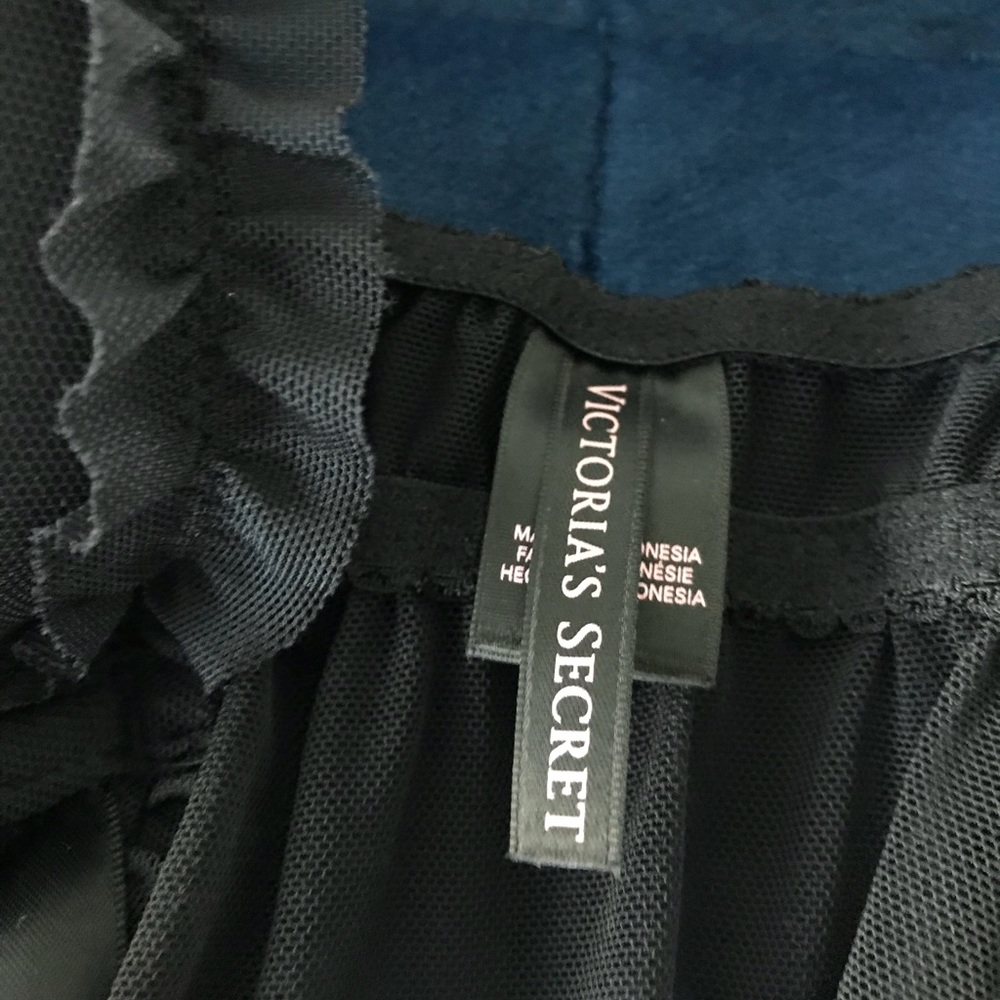 MOVING SALE ⚡️ VICTORIA’S SECRET NIGHTY (LIKE NEW) - Picture 7 of 8